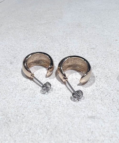 Omekashi（オメカシ）の「ボリュームフープピアス（ピアス（両耳用）・レディース・シルバー/ゴールド・ONE SIZE）」の5枚目の写真