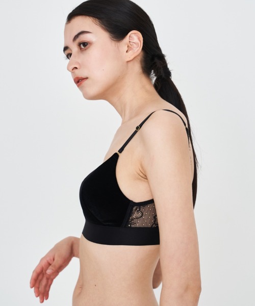 sue(スウ)の「ショーツセット / グローベロアワイヤレスブラ Glow Velour Wireless Bra & Shorts Set(ブラ&ショーツ・レディース・ブラック/パープル・SMALL/MEDIUM)」の3枚目の写真