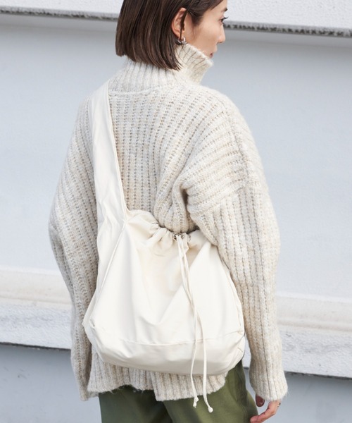 Auntie Rosa Holiday(アンティローザホリデー)の「ドロストショルダー(ショルダーバッグ・レディース・ブルー/アイボリー/ブラック/ブラウン・FREE)」の13枚目の写真