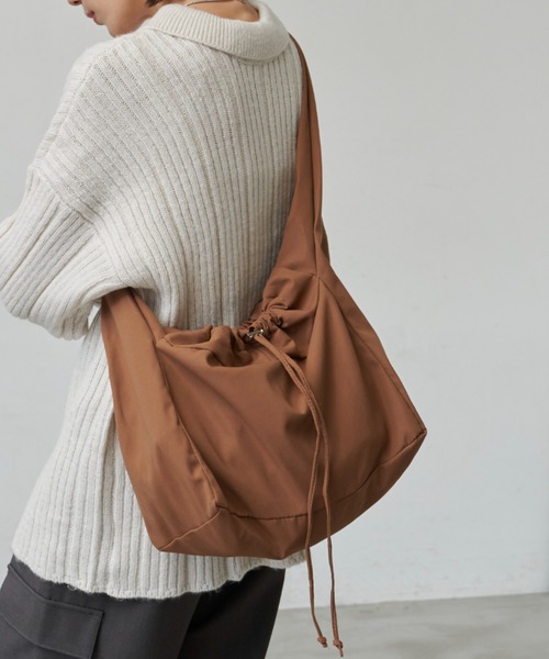 Auntie Rosa Holiday(アンティローザホリデー)の「ドロストショルダー(ショルダーバッグ・レディース・ブルー/アイボリー/ブラック/ブラウン・FREE)」の16枚目の写真