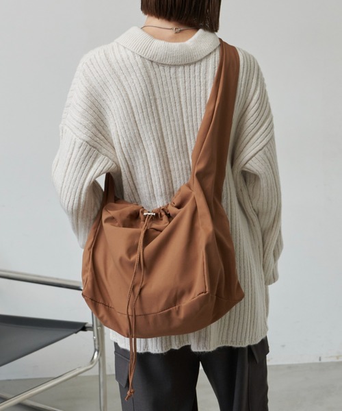 Auntie Rosa Holiday(アンティローザホリデー)の「ドロストショルダー(ショルダーバッグ・レディース・ブルー/アイボリー/ブラック/ブラウン・FREE)」の14枚目の写真