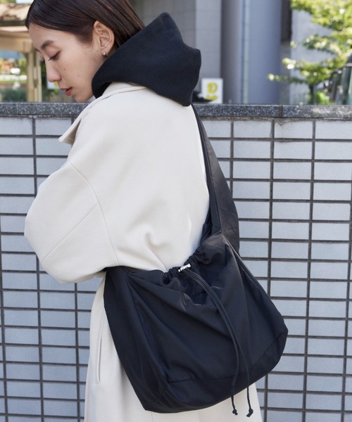 Auntie Rosa Holiday(アンティローザホリデー)の「ドロストショルダー(ショルダーバッグ・レディース・ブルー/アイボリー/ブラック/ブラウン・FREE)」の9枚目の写真