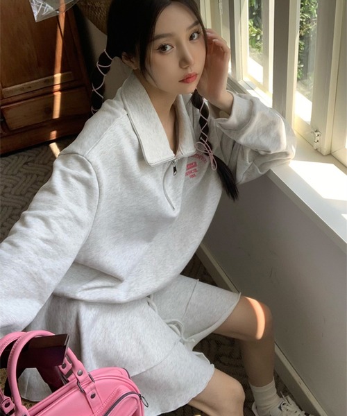 LYEON(リヨン)の「ハーフジップロゴトップス(パーカー・レディース・ネイビー/グレー・FREE)」の4枚目の写真