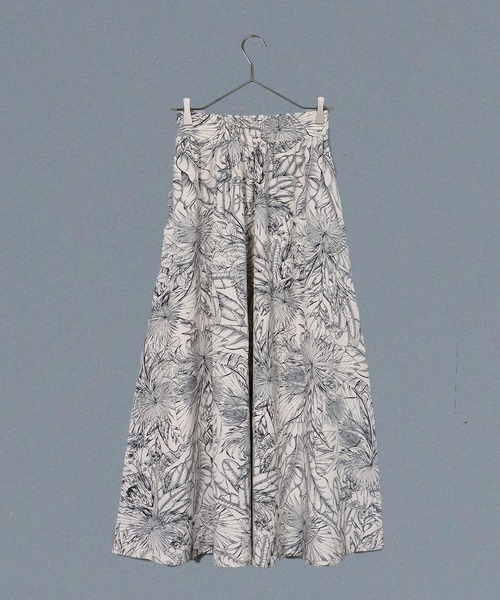 &g'aime(アンジェム)の「【&g’aime】フラワープリントフレアスカート(スカート・レディース・ネイビー/ブラウン・FREE)」の3枚目の写真