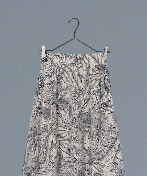 &g'aime(アンジェム)の「【&g’aime】フラワープリントフレアスカート(スカート・レディース・ネイビー/ブラウン・FREE)」の4枚目の写真