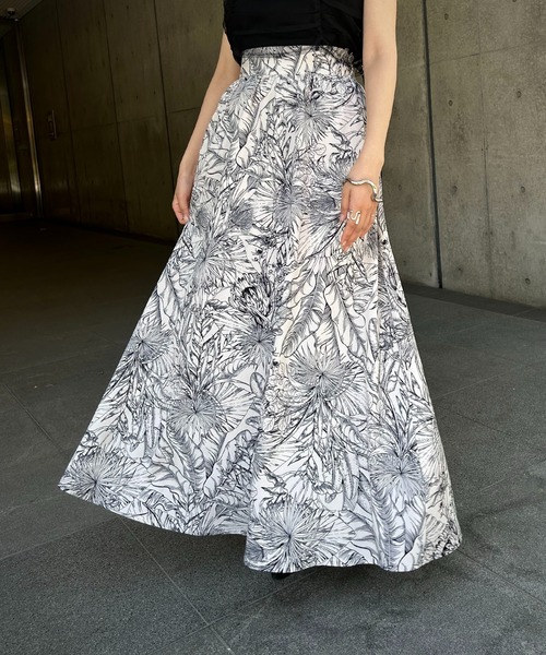 &g'aime(アンジェム)の「【&g’aime】フラワープリントフレアスカート(スカート・レディース・ネイビー/ブラウン・FREE)」の10枚目の写真