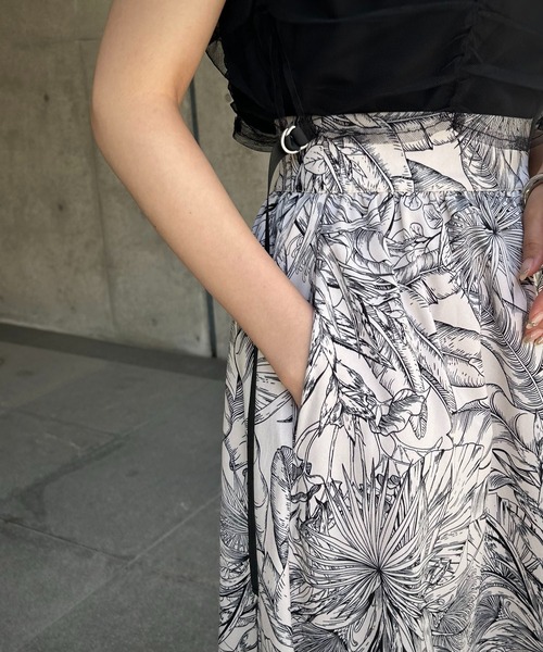 &g'aime(アンジェム)の「【&g’aime】フラワープリントフレアスカート(スカート・レディース・ネイビー/ブラウン・FREE)」の13枚目の写真