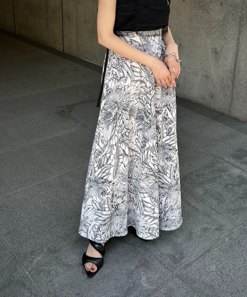 &g'aime(アンジェム)の「【&g’aime】フラワープリントフレアスカート(スカート・レディース・ネイビー/ブラウン・FREE)」の9枚目の写真