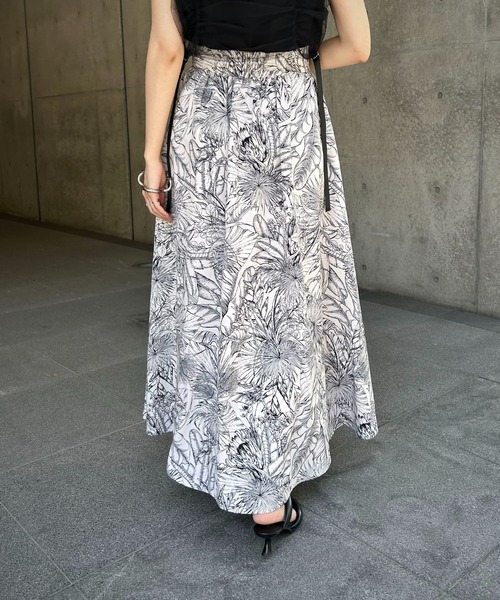 &g'aime(アンジェム)の「【&g’aime】フラワープリントフレアスカート(スカート・レディース・ネイビー/ブラウン・FREE)」の14枚目の写真