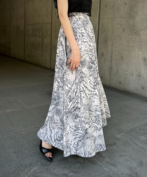 &g'aime(アンジェム)の「【&g’aime】フラワープリントフレアスカート(スカート・レディース・ネイビー/ブラウン・FREE)」の12枚目の写真