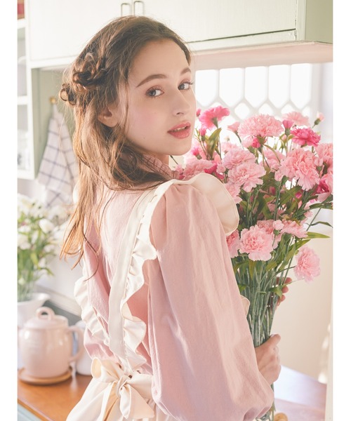 さえら ベルパーチ ピンク フリル エプロン 花モチーフ さえら ベルパーチ ピンク フリル エプロン 花モチーフ