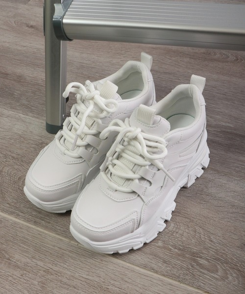 lus.（ラスドット）の「厚底インヒールダッドスニーカー（スニーカー・レディース・ブラック/ホワイト・L/LL/M/S）」の4枚目の写真