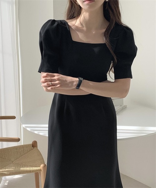 FREE STYLISTS(フリー スタイリスト)の「スクエアネックリーンシルエットが美しいワンピース(ワンピース・レディース・ベージュ/ブラック・M/L/S)」の16枚目の写真