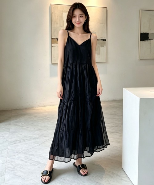 gossip!ロサンゼルス(ゴシップロサンゼルス)の「シワ加工シフォンVネックレイヤードキャミティアードロングワンピース(ワンピース・レディース・ホワイト/ブラック・FREE)」の2枚目の写真