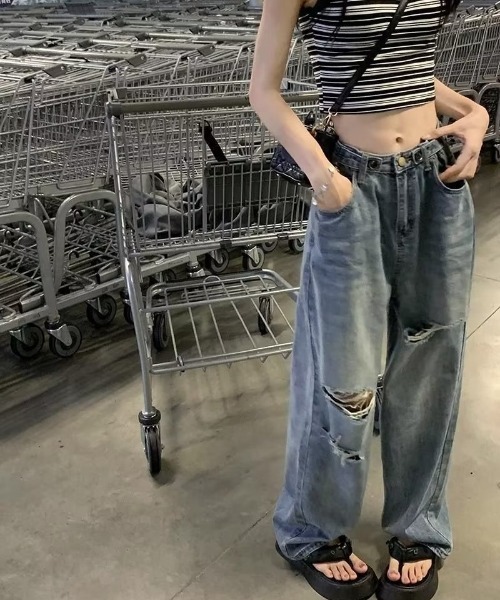 DEVICE(デバイス)の「古着風 ルーズクラッシュ ダメージ ストレート ウォッシュ デニムパンツ(デニムパンツ・レディース・ブルー/ブラック・FREE)」の15枚目の写真