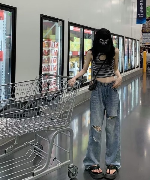 DEVICE(デバイス)の「古着風 ルーズクラッシュ ダメージ ストレート ウォッシュ デニムパンツ(デニムパンツ・レディース・ブルー/ブラック・FREE)」の13枚目の写真