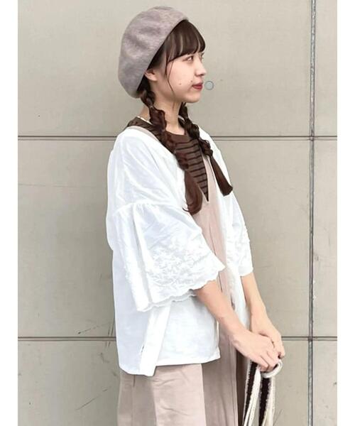 Samansa Mos2（サマンサ モスモス）の「袖立体刺繍レース前後2WAYブラウス（シャツ/ブラウス・レディース・オフホワイト/パープル/オレンジ/チャコールグレー/グリーン/イエロー・F）」の2枚目の写真