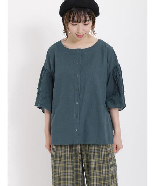 Samansa Mos2（サマンサ モスモス）の「袖立体刺繍レース前後2WAYブラウス（シャツ/ブラウス・レディース・オフホワイト/パープル/オレンジ/チャコールグレー/グリーン/イエロー・F）」の4枚目の写真