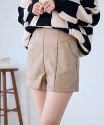 センターラインレザーショートパンツ