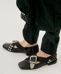 TOGA PULLA クロスストラップ　シューズ TOGA PULLA（トーガ プルラ）の「クロスストラップフラット
