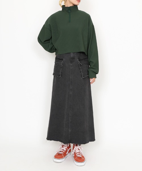 PUNYUS(プニュズ)の「ハーフZIPクロップドトップ(スウェット・レディース・レッド/ブラック/ダークグレー/カーキ/ブラウン/ブルー・3/1/4/2)」の17枚目の写真