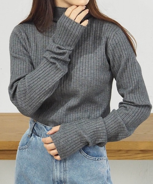 tiptop（ティップトップ）の「指ぬきハイネックプルオーバー（ニット/セーター・レディース・グレー系その他/ライム/オフホワイト/ブラック系その他2/ブラック系その他/チャコールグレー/グレー系その他2/ブラック/ホワイト系その他・FREE）」の6枚目の写真