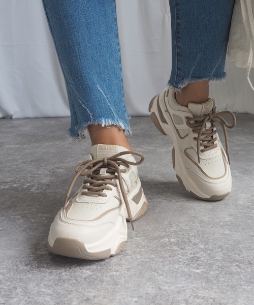 minia(ミニア)の「コンビカラー厚底スニーカー(スニーカー・レディース・ベージュ/ブラック×ホワイト・S/M/L/LL)」の1枚目の写真