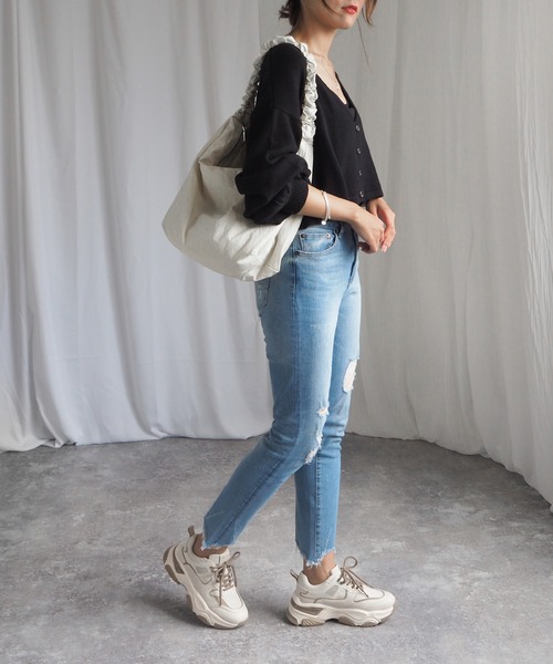 minia(ミニア)の「コンビカラー厚底スニーカー(スニーカー・レディース・ベージュ/ブラック×ホワイト・S/M/L/LL)」の4枚目の写真