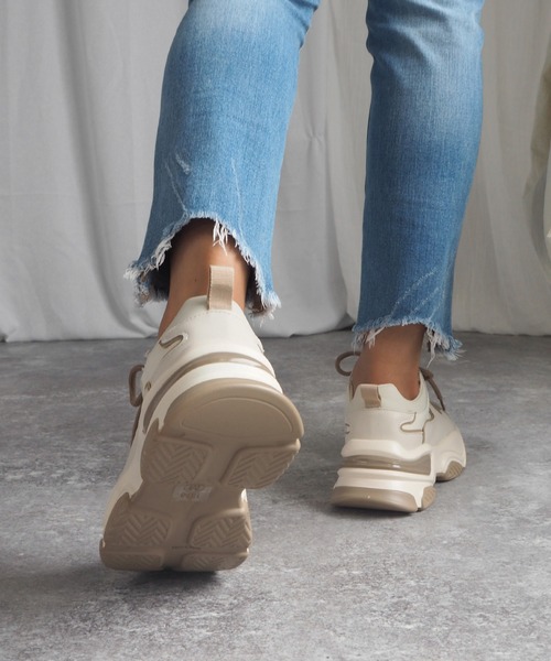 minia(ミニア)の「コンビカラー厚底スニーカー(スニーカー・レディース・ベージュ/ブラック×ホワイト・S/M/L/LL)」の13枚目の写真