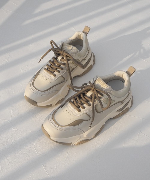 minia(ミニア)の「コンビカラー厚底スニーカー(スニーカー・レディース・ベージュ/ブラック×ホワイト・S/M/L/LL)」の16枚目の写真