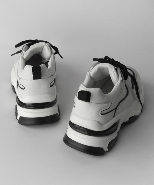 minia(ミニア)の「コンビカラー厚底スニーカー(スニーカー・レディース・ベージュ/ブラック×ホワイト・S/M/L/LL)」の10枚目の写真