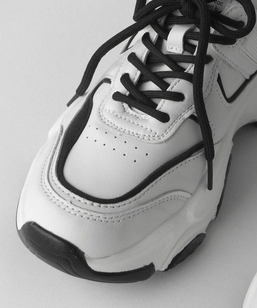 minia(ミニア)の「コンビカラー厚底スニーカー(スニーカー・レディース・ベージュ/ブラック×ホワイト・S/M/L/LL)」の11枚目の写真