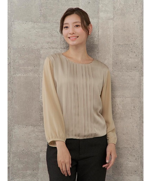 Perfect Suit FActory(パーフェクトスーツファクトリー)の「後ろバルーン シャドーストライプ ブラウス ホワイト/ベージュ(Tシャツ/カットソー・レディース・オフホワイト/ベージュ・M/L/S)」の1枚目の写真
