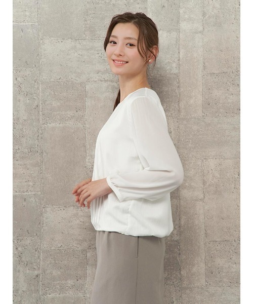 Perfect Suit FActory(パーフェクトスーツファクトリー)の「後ろバルーン シャドーストライプ ブラウス ホワイト/ベージュ(Tシャツ/カットソー・レディース・オフホワイト/ベージュ・M/L/S)」の12枚目の写真