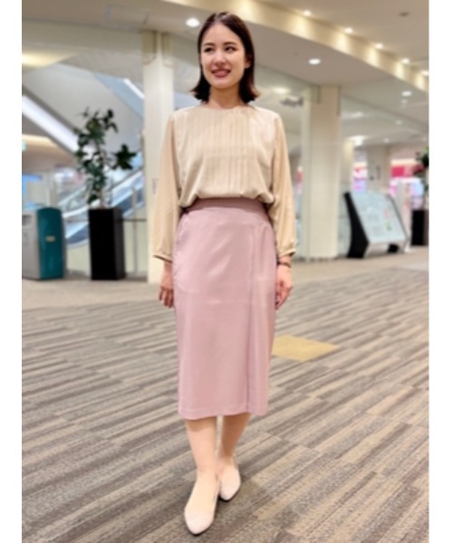 Perfect Suit FActory(パーフェクトスーツファクトリー)の「後ろバルーン シャドーストライプ ブラウス ホワイト/ベージュ(Tシャツ/カットソー・レディース・オフホワイト/ベージュ・M/L/S)」の5枚目の写真