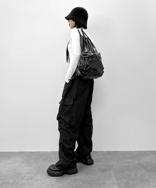 LVEU.(ラブユ.)の「【LVEU.】モードテイストナップサック / バッグ 鞄 BAG リュック ナップサック 合皮 ブラック シルバー ZOZOTOWN限定(バックパック/リュック・レディース・ブラック/シルバー・FREE)」の8枚目の写真