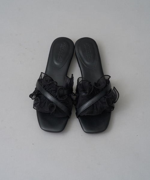 one after another NICE CLAUP（ワンアフターアナザーナイスクラップ）の「フリルフラットサンダル（サンダル・レディース・シルバー/アイボリー/ブラック・S/M/L）」の5枚目の写真