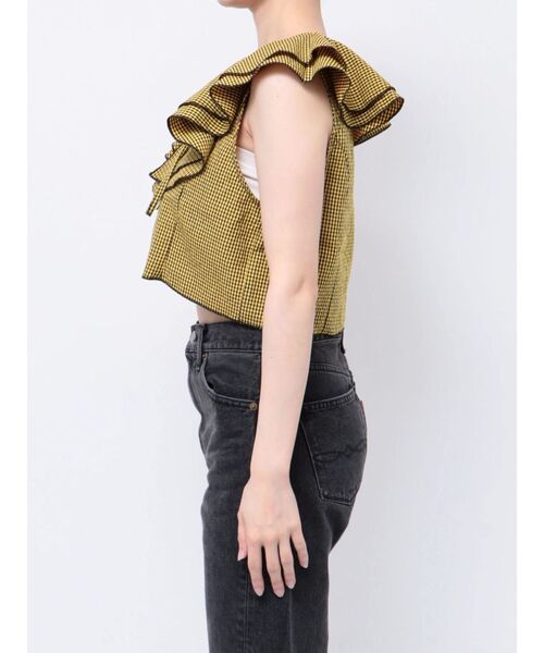 jouetie(ジュエティ)の「エアリーフリルノースリブラウス【セットアップ対応】(シャツ/ブラウス・レディース・イエロー/オフホワイト/ブラック・MEDIUM)」の9枚目の写真