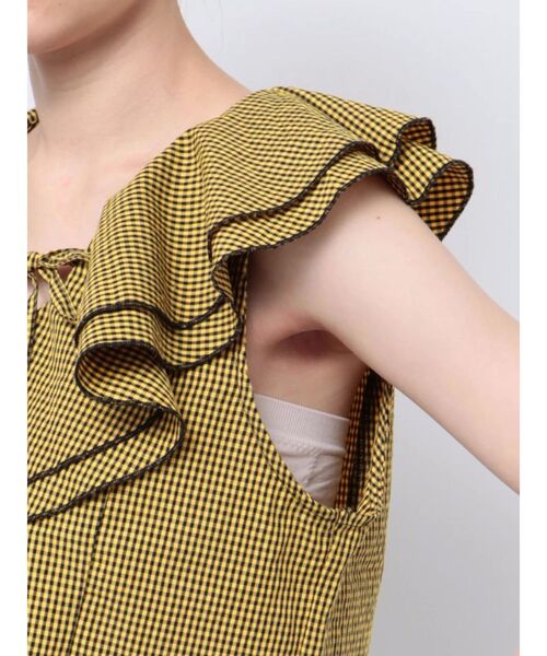 jouetie(ジュエティ)の「エアリーフリルノースリブラウス【セットアップ対応】(シャツ/ブラウス・レディース・イエロー/オフホワイト/ブラック・MEDIUM)」の12枚目の写真