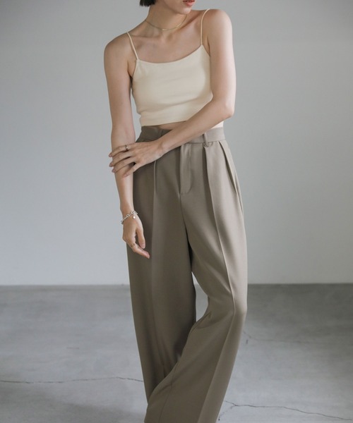 select MOCA(セレクトモカ)の「【サイズ展開あり】カップ付きショートキャミソール(キャミソール・レディース・グレイッシュベージュ/ブラック/アイボリー/スミクロ・FREE/LARGE/SMALL)」の5枚目の写真