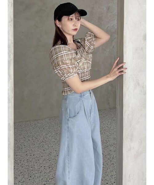 dazzlin（ダズリン）の「リボンワンショルパフブラウス（シャツ/ブラウス・レディース・ブラウン/ブラック/オフホワイト・FREE）」の4枚目の写真