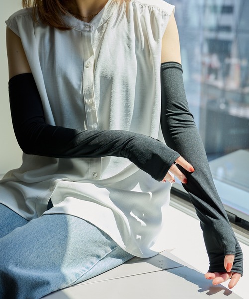 COLONY 2139（コロニートゥーワンスリーナイン）の「UV&冷感アームカバー50cm（アームカバー・レディース・ネイビー/ブラック・FREE）」の7枚目の写真