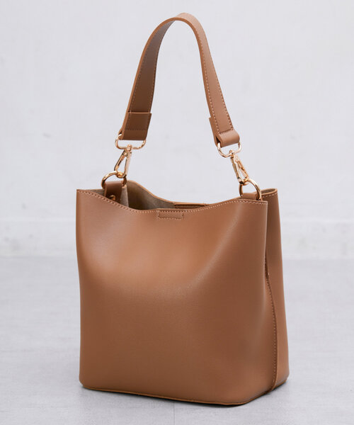 Chez toi(シェトワ)の「ベルト2WAYショルダーBAG(ショルダーバッグ・レディース・ブラック/アイボリー/キャメル・FREE)」の3枚目の写真