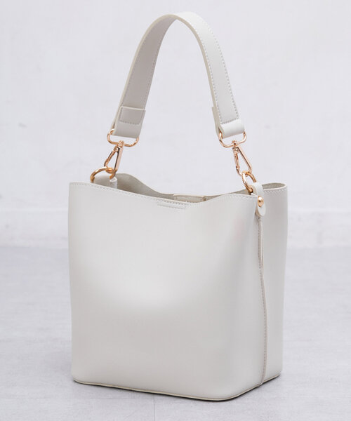 Chez toi(シェトワ)の「ベルト2WAYショルダーBAG(ショルダーバッグ・レディース・ブラック/アイボリー/キャメル・FREE)」の2枚目の写真