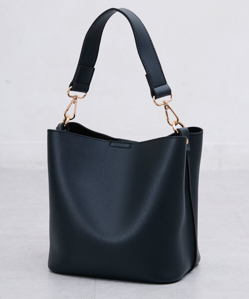 Chez toi(シェトワ)の「ベルト2WAYショルダーBAG(ショルダーバッグ・レディース・ブラック/アイボリー/キャメル・FREE)」の1枚目の写真