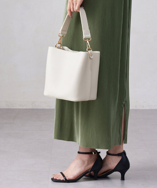 Chez toi(シェトワ)の「ベルト2WAYショルダーBAG(ショルダーバッグ・レディース・ブラック/アイボリー/キャメル・FREE)」の7枚目の写真