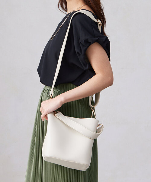 Chez toi(シェトワ)の「ベルト2WAYショルダーBAG(ショルダーバッグ・レディース・ブラック/アイボリー/キャメル・FREE)」の9枚目の写真