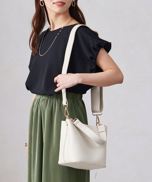 Chez toi(シェトワ)の「ベルト2WAYショルダーBAG(ショルダーバッグ・レディース・ブラック/アイボリー/キャメル・FREE)」の11枚目の写真