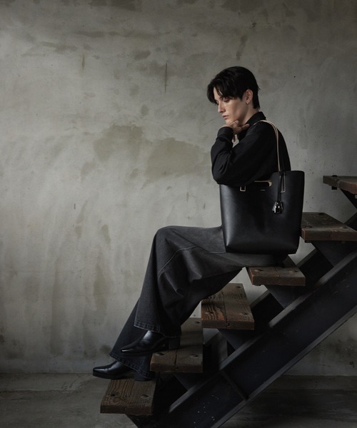 CIASENSE(シアセンス)の「Switching 2way tote bag /切り替え 2way合皮トートバッグ(トートバッグ・メンズ・ブラック×ベージュ・FREE)」の2枚目の写真