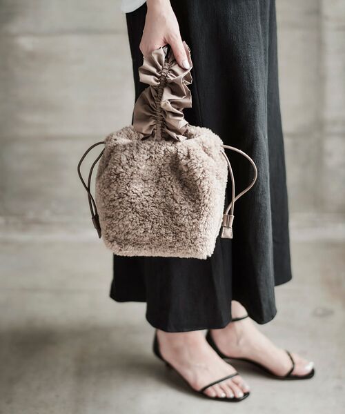 le.coeur blanc（ルクールブラン）の「フリルワンハンドルボアトート（トートバッグ・レディース・モカ/グレー・FREE）」の3枚目の写真